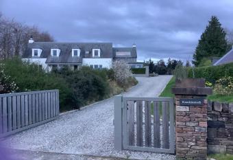 Knockinreoch allows 18 year olds to book a room