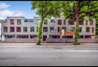 The Duplex at Sophia Mews with free parking has Balcony rooms