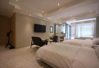 Almond Hotel Busan Station has rooms with a private hot tub