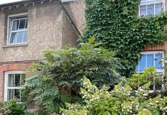 Damson Cottage has Balcony rooms