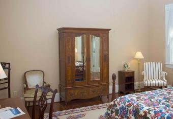 Lookaway Inn has Balcony rooms