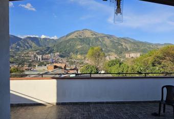 Espacioso y lindo lugar has Balcony rooms