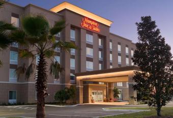 Hampton Inn & Suites DeLand has Balcony rooms