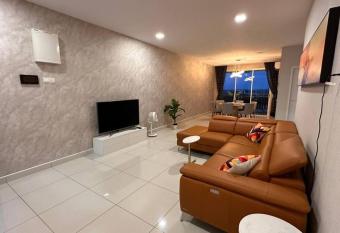 KSL Casual Style Family House has rooms with a private hot tub