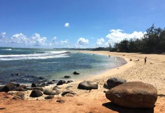 Lucy Fan Ohana has Balcony rooms