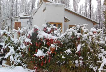 Los Abedules Bungalow allows 18 year olds to book a room