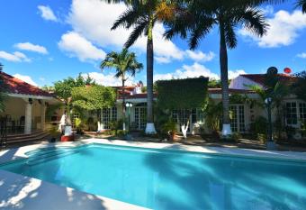 Tulipanes Cancun allows 18 year olds to book a room