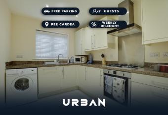 Perfect Contractor House 3 Bedroom Sleeps 7 has Balcony rooms