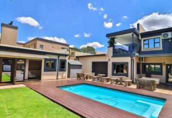 Lefatshe La Rona Guesthouse has Balcony rooms