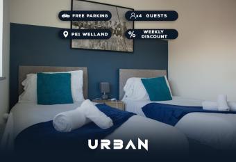 Cozy 2-Bed House for Contractors has Balcony rooms