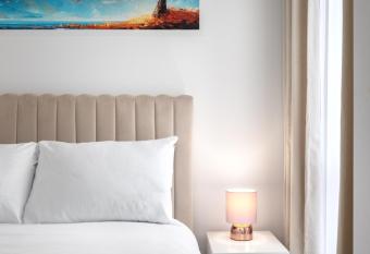 Elegant, Modern, Spacious 2 bed apartment has Balcony rooms