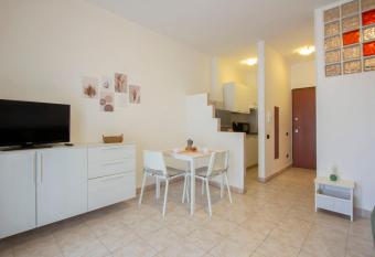 Green Stay Bresso - due passi dal Niguarda has Balcony rooms