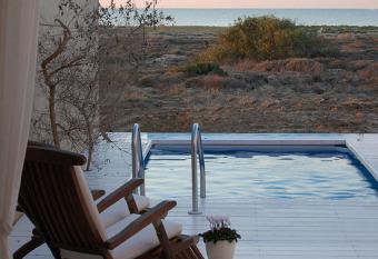 Yamim Suites On The Beach allows 18 year olds to book a room