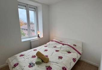 Appartement 4 personnes tout neuf has Smoking rooms