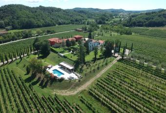Il Roncal Wine Resort - for Wine Lovers allows 18 year olds to book a room