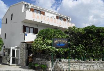 Apartments Barcarola allows 18 year olds to book a room