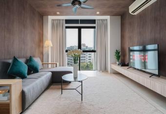 Lumi Tropicana Muji High Floor has rooms with a private hot tub