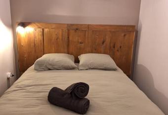 Appartement proche de la gare allows 18 year olds to book a room