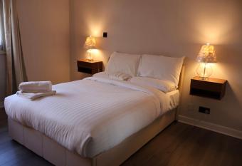 The Hideaway has Balcony rooms