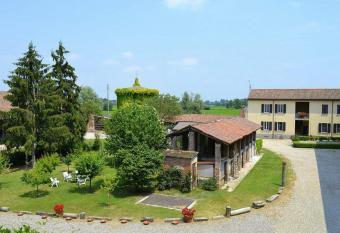 Agriturismo Fiamberta allows 18 year olds to book a room