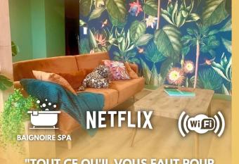 Suite LIANA - SPA- SAUNA has rooms with a private hot tub