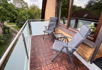 Ferienwohnung im Leinebogen allows 18 year olds to book a room