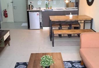 Duplex Tamarind Suite Cyberjaya By NSB has rooms with a private hot tub