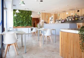 Plaza Alaquas allows 18 year olds to book a room