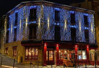 Marinha Hotel allows 18 year olds to book a room