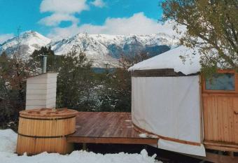 Hermosa y   nica has rooms with a private hot tub