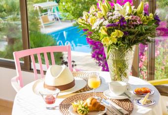 Bella Colina I Vintage Hotel 1953 has Balcony rooms