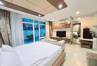 The beach bangsaen condo daily room Poolside has Balcony rooms