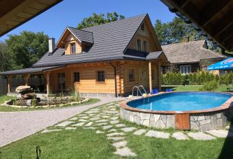 Zacisze Pod Lip   allows 18 year olds to book a room