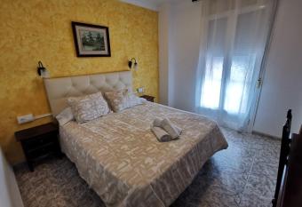 Hotel Do  a Carmen allows 18 year olds to book a room