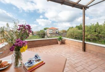 Ciclamino luxury apartment has Balcony rooms