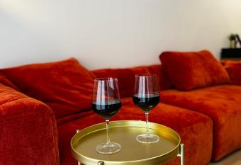 Luxusapartment Golden Garden allows 18 year olds to book a room