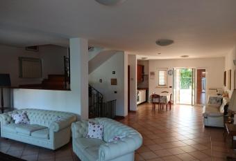 La casa di ale has rooms with a private hot tub