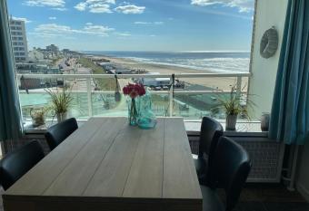 Berrie s Sea View has Balcony rooms