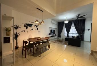 DesaruHomestay92 has Balcony rooms