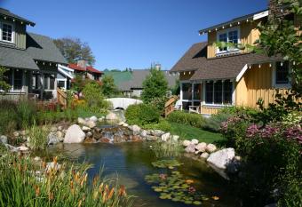 Crystal Mountain has rooms with a private hot tub
