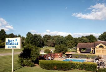Four Seasons Lodging has Balcony rooms