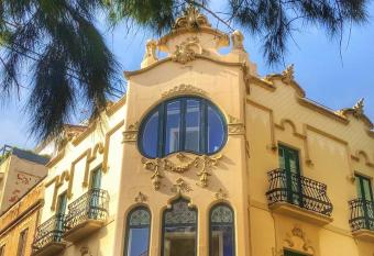 Hotel Noucentista allows 18 year olds to book a room