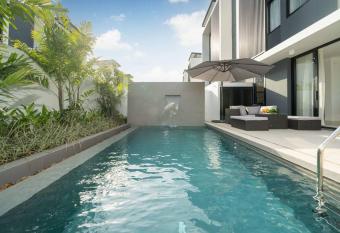              Laguna                            has Balcony rooms