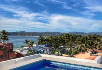 Apartment 3 Maleconcito del Sol Barra de Navidad allows 18 year olds to book a room