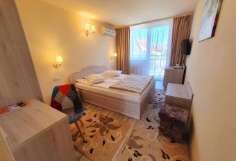 Kon Tiki has Balcony rooms