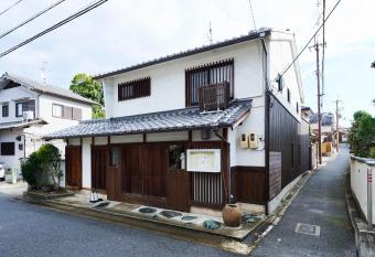 Kohaku allows 18 year olds to book a room