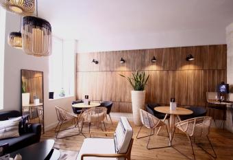 H  tel de Tourny - Boutique H  tel Bordeaux Centre allows 18 year olds to book a room