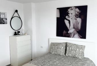 Lovely 2 Bedroom with Balcony has Balcony rooms