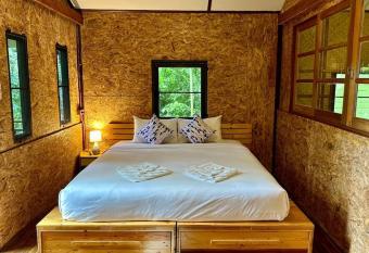 Bangtao Wooden house resort and cafe has Balcony rooms