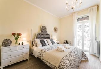 Tivoli Charming Houses - Domus Aefula and Domus Albula allows 18 year olds to book a room